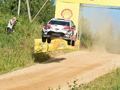 Tanaks līderis pēc Rally Estonia pirmās dienas, Latvijas čempionātā uzvara Gorbanam