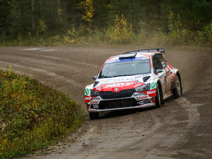 Lindholms sīvā cīņā pārspēj Grjazinu un uzvar Somijas rallijā