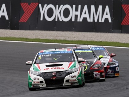 WTCC piloti saņem 37 000 eiro sodus par pārāk lēnu braukšanu (VIDEO)