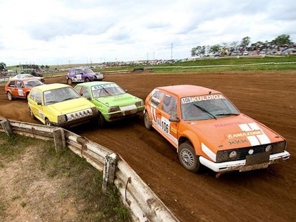 Avārijām un kūleņiem bagātās sacīkstēs noskaidroti pirmie autokrosa čempioni (FOTO)