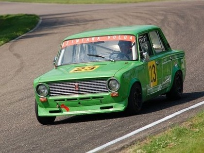 Dzintara aplī ar volgām un žiguļiem brauks Latvijā zināmi rallija braucēji