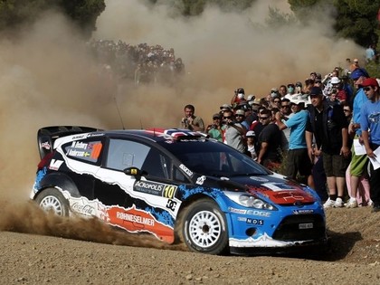 Ostbergs Grieķijas rallijā notriec fotogrāfu (VIDEO)