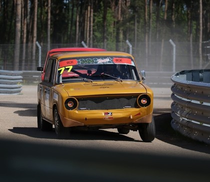 Emocijām bagātā Latvijas Rallijkrosa kausa 1.posmā dominē vietējie sportisti