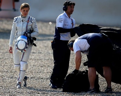 F1 testos neparasts gadījums - Sūzija Volfa izraisa sadursmi ar konkurentu (FOTO)
