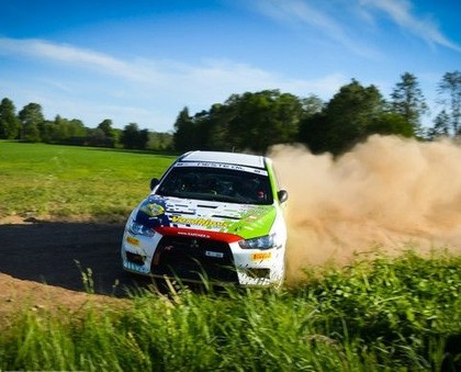 Rallijsprintā 'Gulbis' uzvar Vorobjovs, Atim Ozoliņam smaga avārija