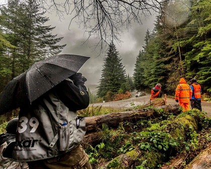    Skatītājs, ceļot telti, Velsas WRC rallija laikā atrod cilvēka skeletu 