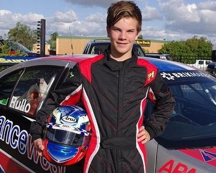 14 un 15 gadus veci jaunieši pārrakstīs V8 Touring Car sacīkšu vēsturi