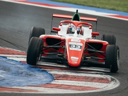 Štolcermanim Itālijas F4 čempionāta debijā lielisks ātrums un pjedestāls 'Rookie' klasē