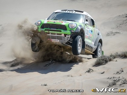 Dakaras rallijā startēs 438 tehniskās vienības, uz starta arī Sainss un divi OSCar