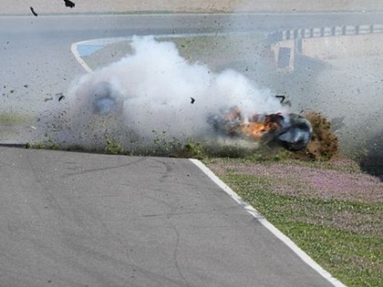 Vēl viena smaga avārija - šoreiz Formula Renault 3.5 testos (FOTO)
