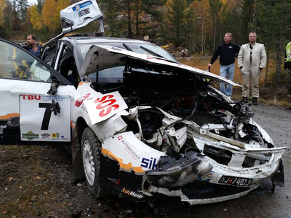 Liepājas ERČ rallija medaļnieks iznīcina Subaru (FOTO)