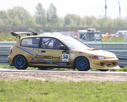 Latvijai vairākas uzvaras Baltijas čempionātā autošosejā, Ciekalam uzsprāgst motors