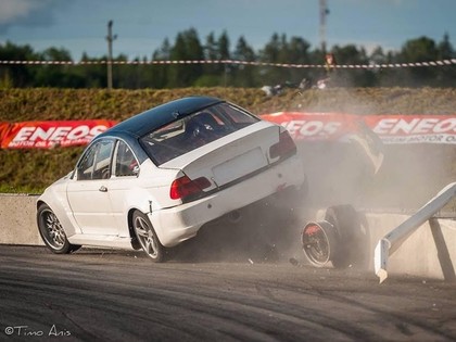 Drifta posmā Igaunijā latviešus sagaida ar prieku un ovācijām (VIDEO)