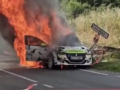 Lukjaņuks pēc avārijas knapi paspēj izglābties, pirms auto pārņem liesmas (VIDEO)