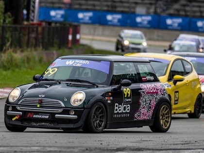 Sīvas cīņas par pieejamu budžetu – V1600 autošosejas klase uzņem apgriezienus