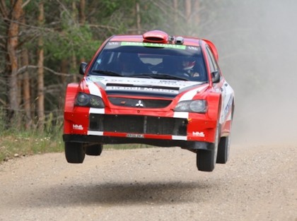 Rallija „Latgale 2011” pēdējā posmā krīt koks, uzvaru svin Vasaraudzis (papildināts)