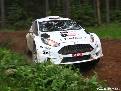 Dramatiskā cīņā Sāremā rallijā uzvar Korge, M.Neikšāns avarē (FOTO)