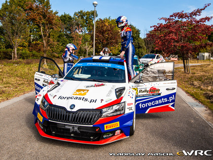 Somu sportists Japānas WRC spiests izvairīties no pretim braucošas automašīnas
