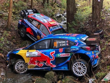 Lietus Japānas WRC padara neprognozējamu, vadību pārņem Evans (FOTO)