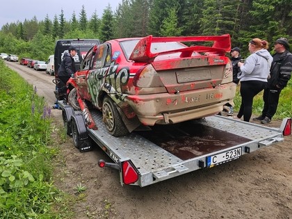 Somijas rallijā sīvā cīņā uzvar igaunis Vahers, Blūmam avārija