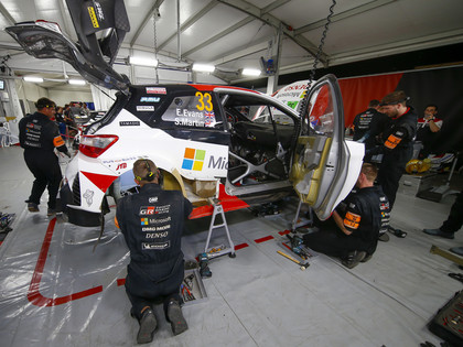 Divi latviešu mehāniķi turpina strādāt 'Toyota' WRC rallija rūpnīcas komandā