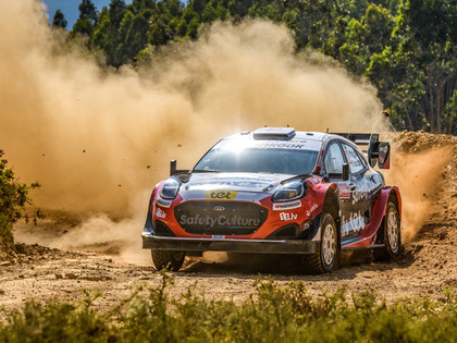 Pēc Portugāles WRC pirmās dienas Seskam sīva cīņa ar komandas biedriem