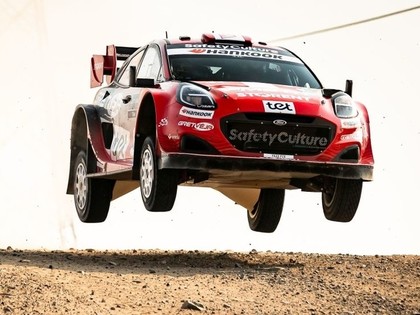 Sesks/Francis turpina priecēt un pakāpjas uz 2.vietu, Evans pārsit riteni