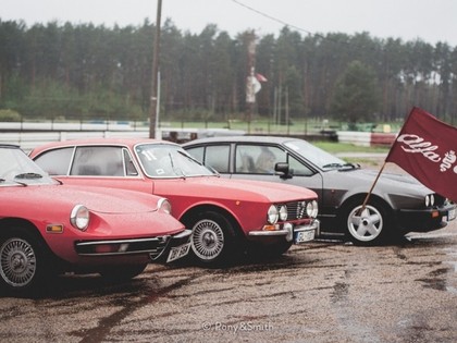'Youngtimer Rally' aicina vēsturisko automašīnu īpašniekus uz trases dienu Biķerniekos (VIDEO)