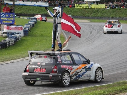 FOTO: Nitišs tirgo savu čempiona auto