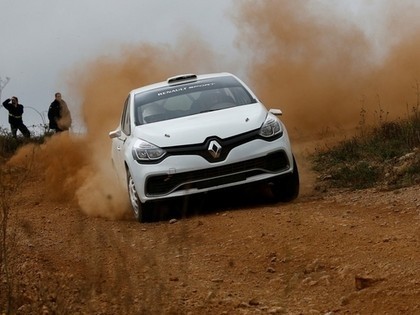 Renault atklāj jauno Clio Renaultsport R3T rallija auto (FOTO) 